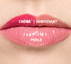 Trois teintes du nouveau Brillant à lèvres Mary Kay UnlimitedMCdans chacun des finis crème, perle et chatoyant, appliquées sur une carnation beige moyen. 