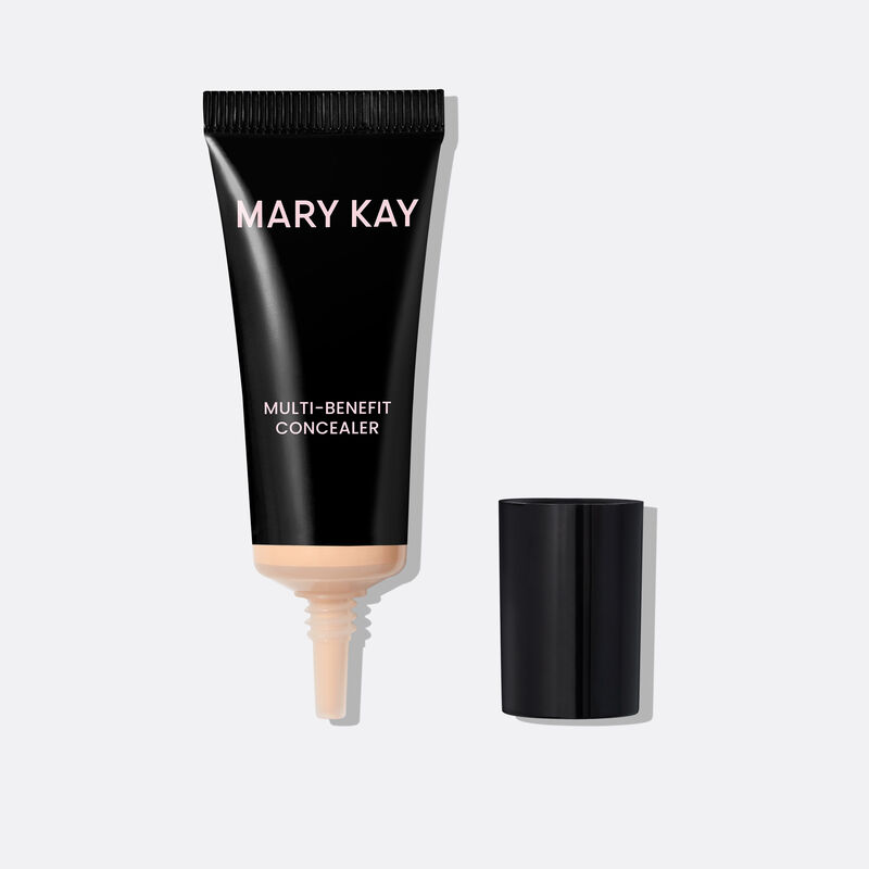 Bouteille noire du Dissimulateur multi-bienfaits Mary KayMC Clair 2, sans capuchon, montrant l&rsquo;applicateur effil&eacute;.
