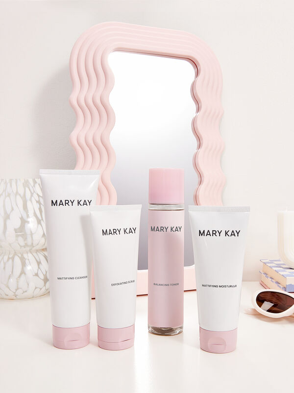 Collection du Programme matifiant Mary KayMD sur un bureau